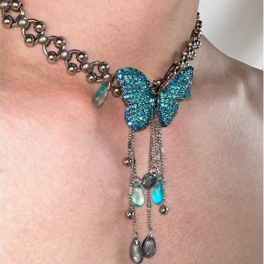 The Modern Muse: Mixing Retro Glam and Grunge with Your Jewelry