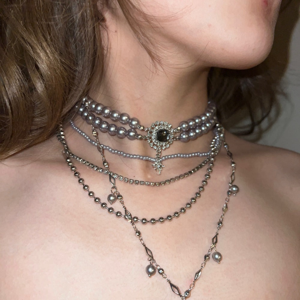 Gray pearl stacked gemstone necklace with niche and high-end feel