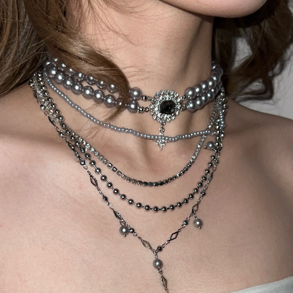 Gray pearl stacked gemstone necklace with niche and high-end feel