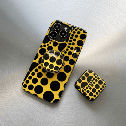 Fashionable Retro Dot Pattern iPhone 15 Case