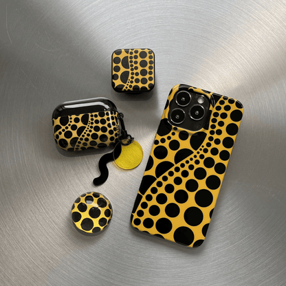 Fashionable Retro Dot Pattern iPhone 15 Case